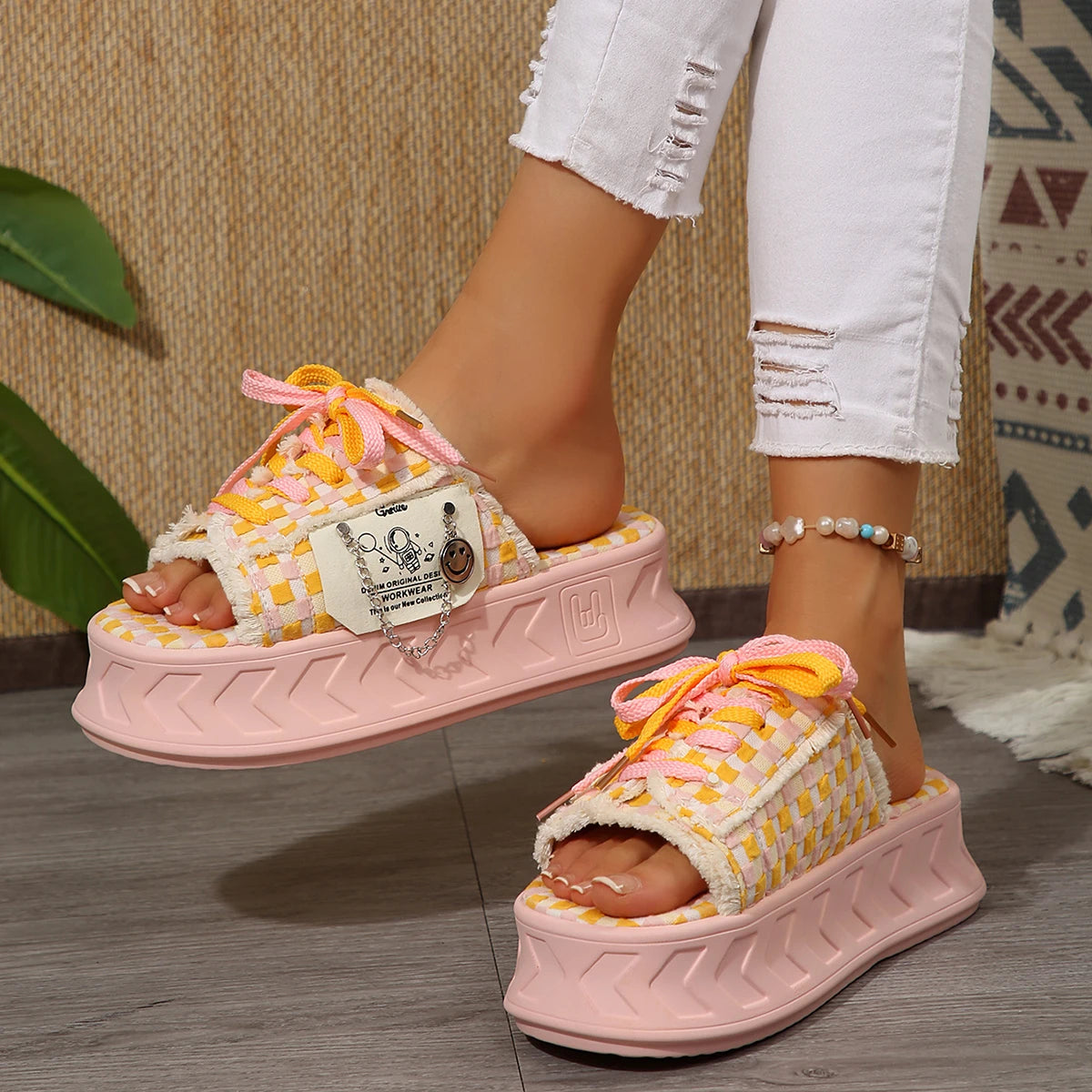 Trend Slippers Thick Sole Slippers Women Fashion New Soft New Flat Luxurious Rubber Fabric Graffiti Cross Strap Slipper Women